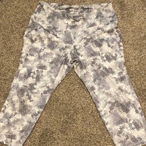 Old Navy Active Leggings 3/4 Length